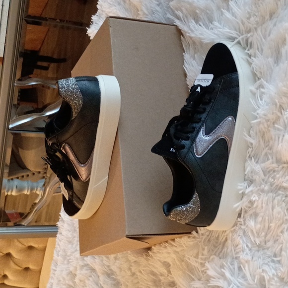 Skechers | Shoes | New Skechers Ex Black And Silver Glitter Womens